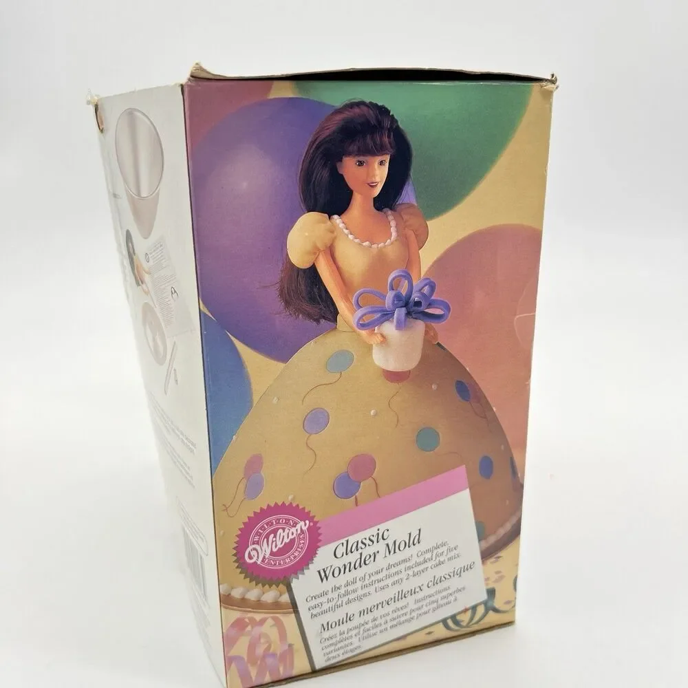 Vtg 2001 Classic Wonder Mold Fashion Doll Cake Kit Wilton With Barbie
